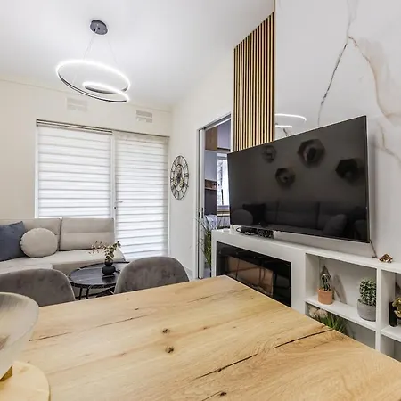 Azure Haven Dhermi Modern 2br Escape By Pikhost 아파트 *